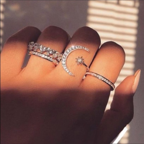 ✨Restocked! Sparkly Silver-tone Crescent Ring✨ - Picture 3 of 4